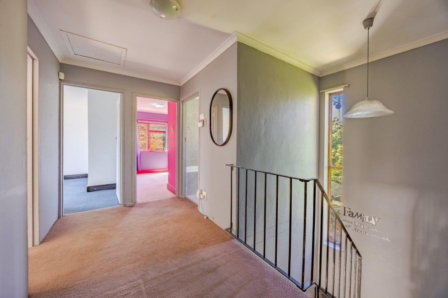 4 Bedroom Property for Sale in Kirstenhof Western Cape